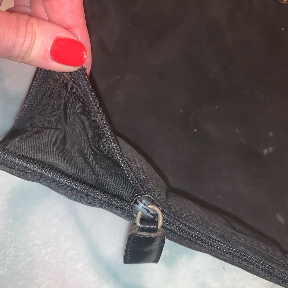 Stylish Prada bag - Picture 5 of 9